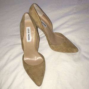 Steve Madden nude suede pumps